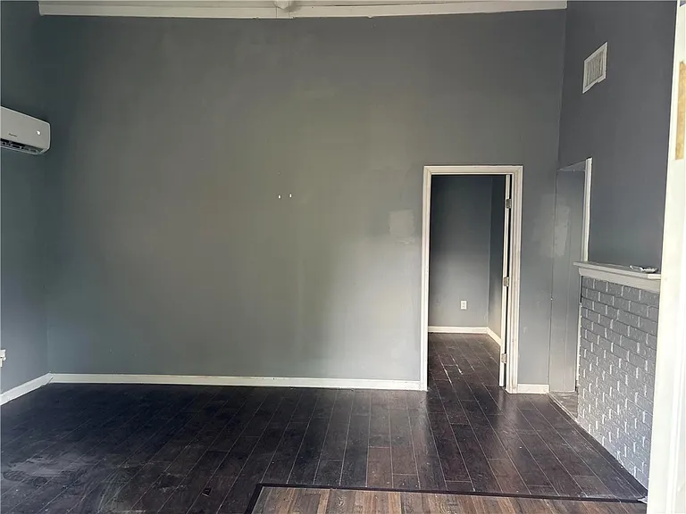 711 W Lakeside Dr — Photo 4