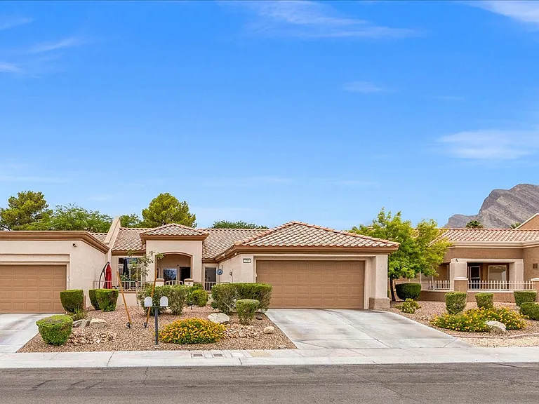2705 Valley Downs Dr — Photo 3