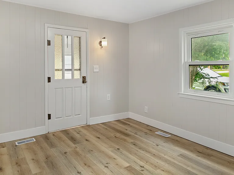 1028 Walnut St — Photo 3
