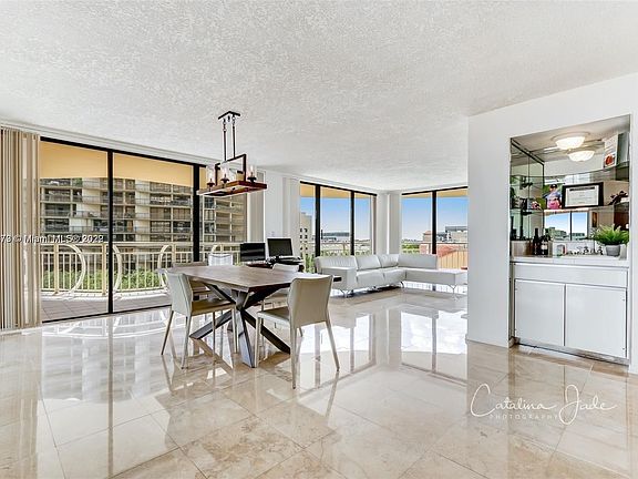 3rd image of 2843 S Bayshore Dr APT 8A