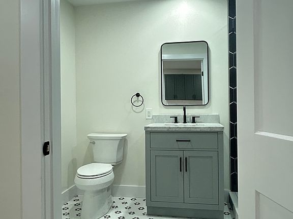 5th image of 22 Glen Ave #2