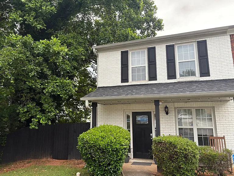 1902 Shawn Wayne Ct SE — Photo 1