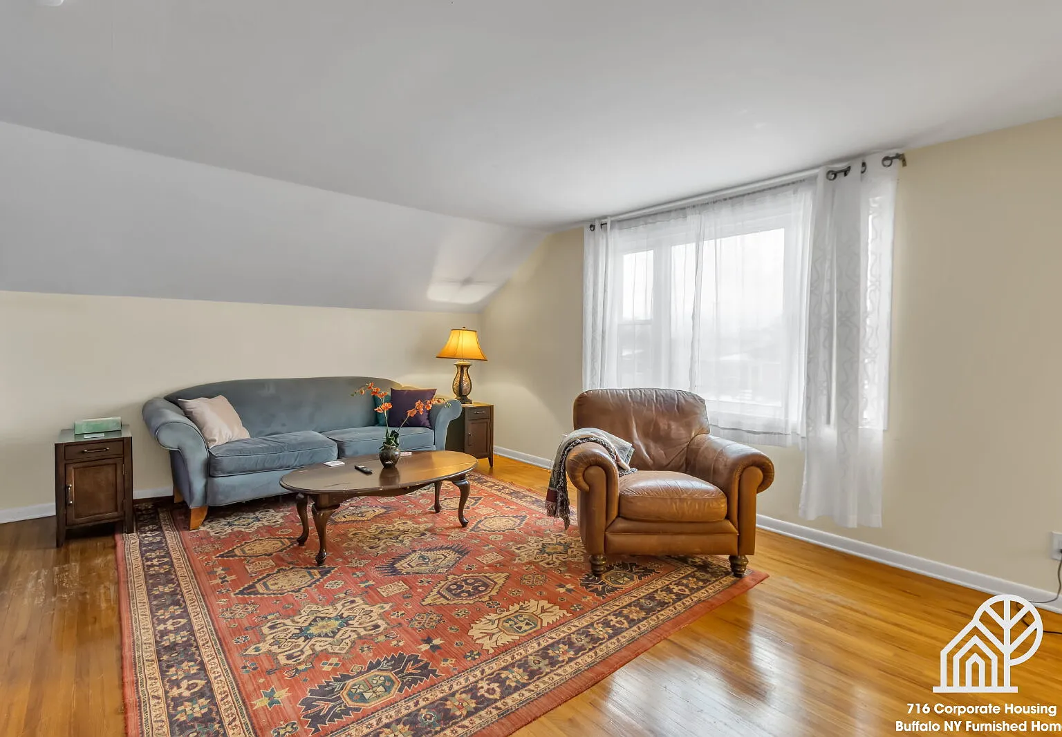 2 bed, 1.0 bath, 800 sqft, $2,400 — Photo 2