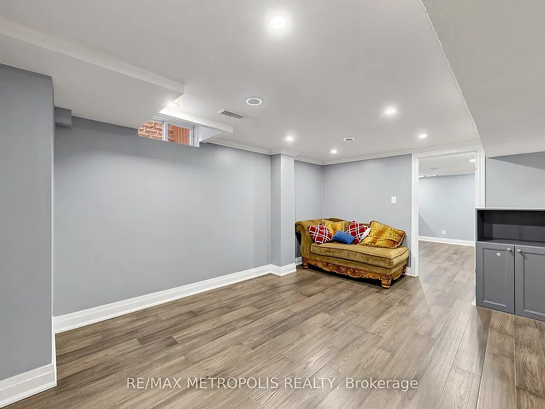 61 Horseshoe Cres #BASEMENT — Photo 9
