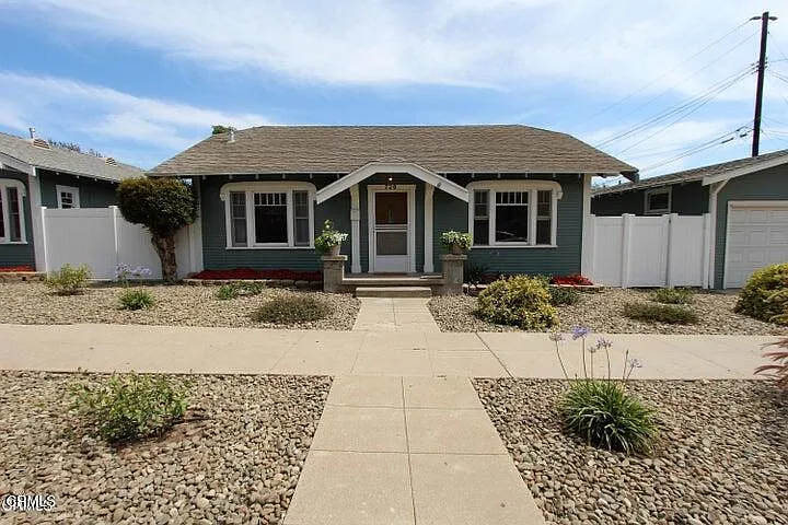 728 E Pleasant St — Photo 2
