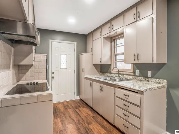 3927 Nebraska Ave, Omaha, NE 68111