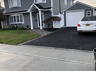 30 Club Ln, Levittown, NY 11756