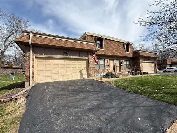 11863 Charlemagne Dr, Maryland Heights, MO 63043
