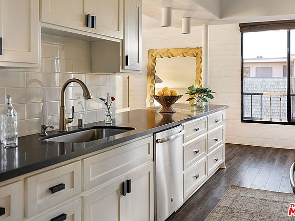 5th image of 2304 S Beverly Glen Blvd Unit 501