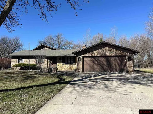 311 1st St N, Saint James, MN 56081