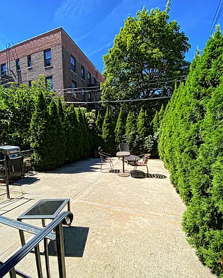 Rented by Amorelli Realty | media 1