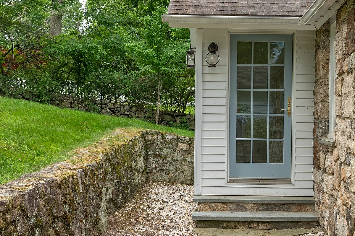 Front entrance - 7 Westview Ln