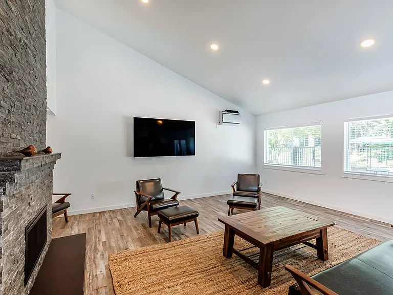 Raintree Village Apartments — Photo 6
