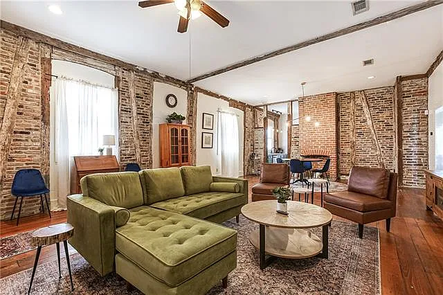 2 bed, 1.0 bath, 1259 sqft, $2,475 — Photo 2