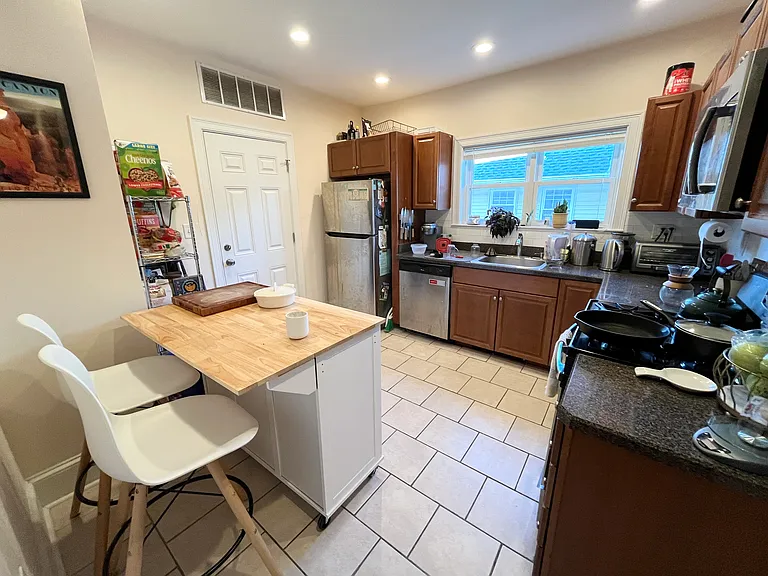 18 Willard Ave #3 — Photo 5