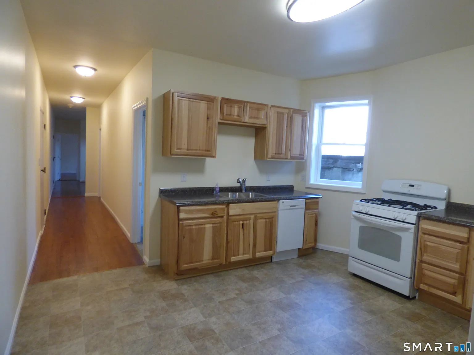 2 bed, 1.0 bath, 1350 sqft, $2,500 — Photo 3