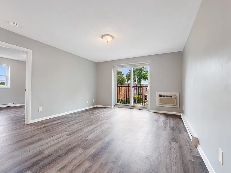 16 Waldemar Ave #206 — Photo 9