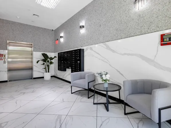 15 West End Avenue image 4 of 33