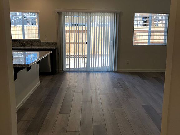 5th image of 3040 Welton Cir