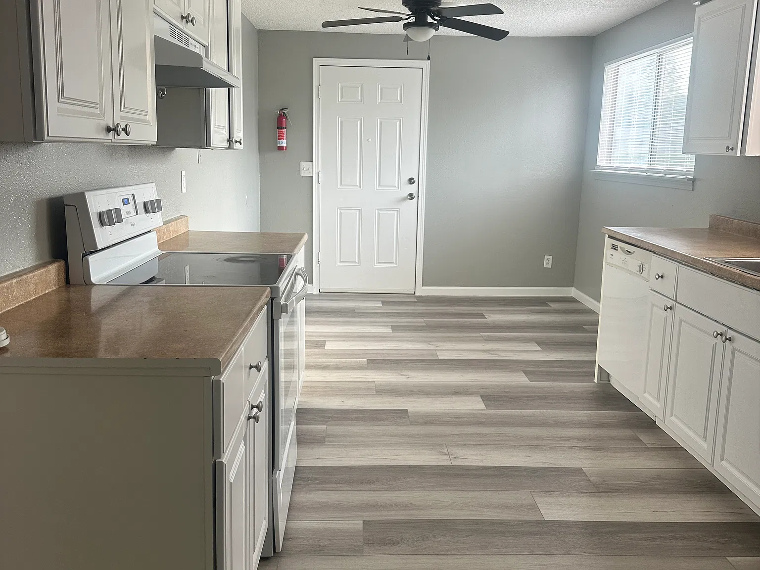 3 bed, 1152 sqft, $1,625 — Photo 2