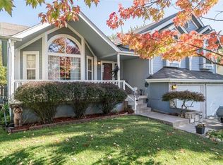 728 NE Hunters Rdg, Lees Summit, MO 64086