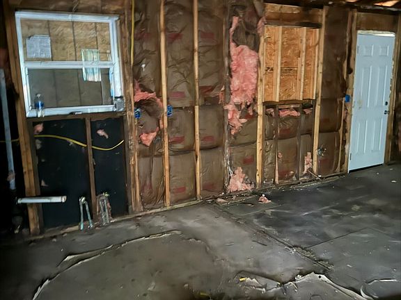 4th image of 947 Palm St