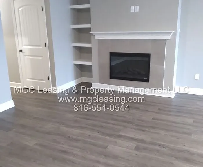 9324 N Main St — Photo 46