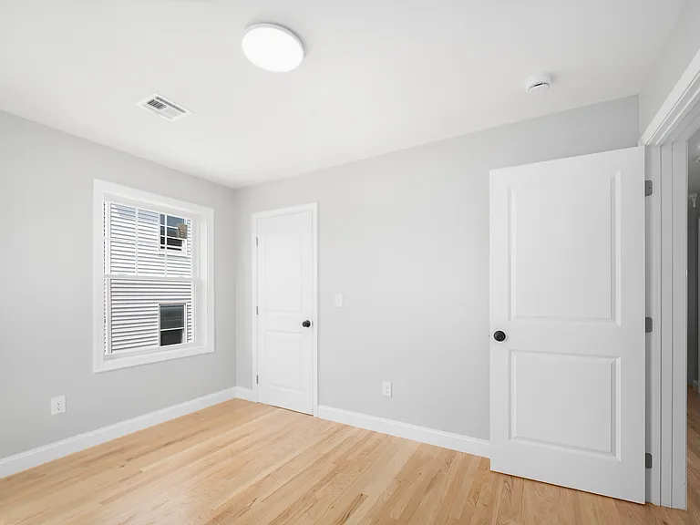 28 Grosvenor Ave #2 — Photo 16