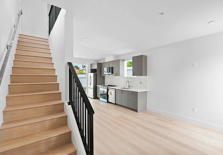 3520 Oak Glen Ln — Photo 1