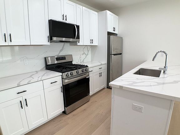4th image of 1580 Beach St APT 104