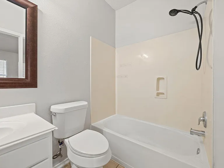 2746 Grahamwood Ln — Photo 17