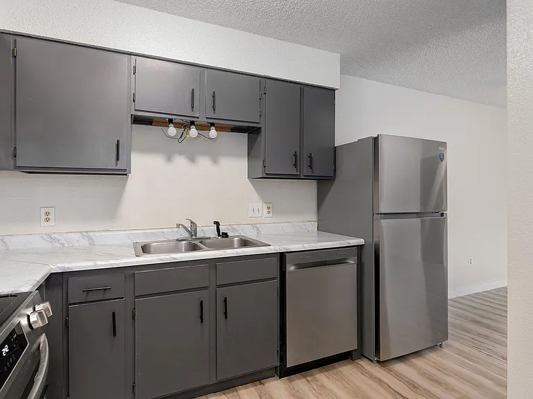 1221 S Park Ave #5 — Photo 1