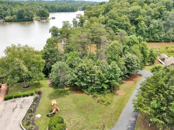 15 Inlet Dr, Wirtz, VA 24184