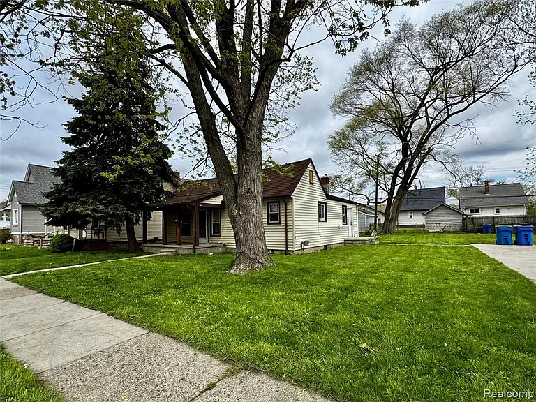 8045 Cadillac Ave — Photo 2