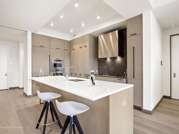 2nd image of 90 Lexington Ave APT 8D