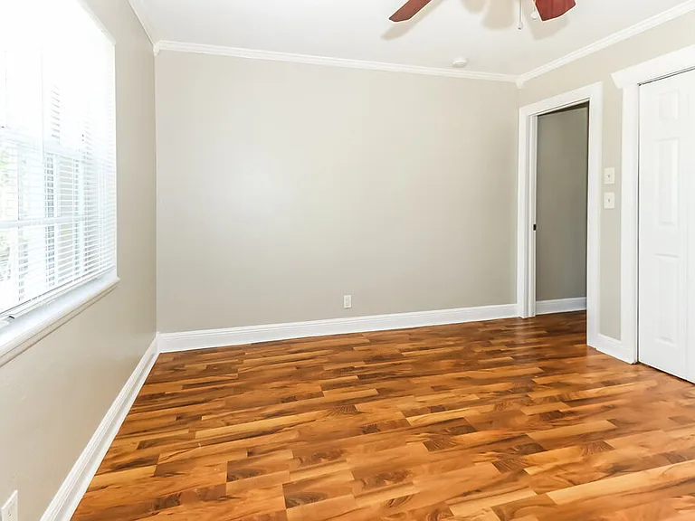 922 N E St — Photo 11