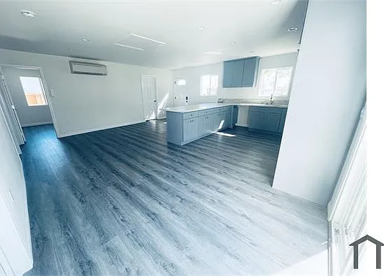 4 bed, 1200 sqft, $3,486 — Photo 4