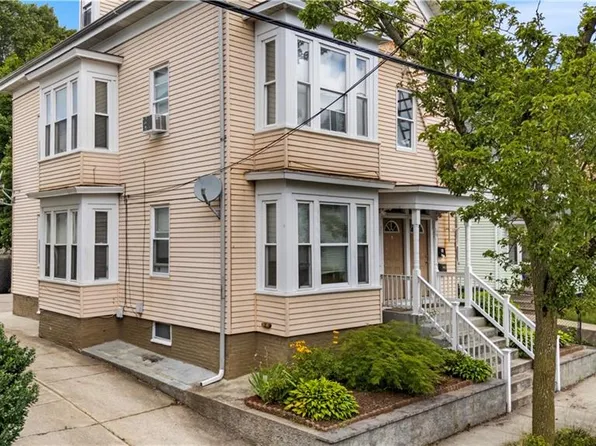 38-40 Vine St, East Providence, RI 02914