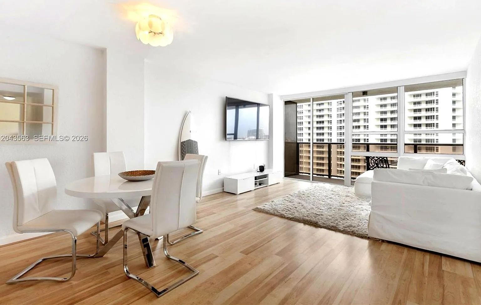 Charter Club Condo — Photo 1