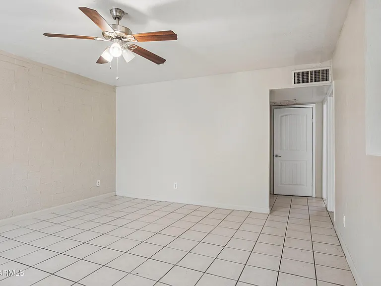 2133 W Adams St #2 — Photo 10