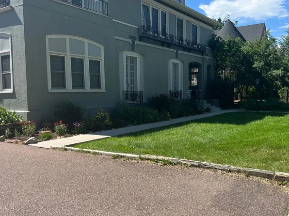 Beautiful historic Mansion! Move in special $500 off first full month & waived admin fee! Apply t..., 1524 N Cascade Ave APT 8, Colorado Springs, CO 80907