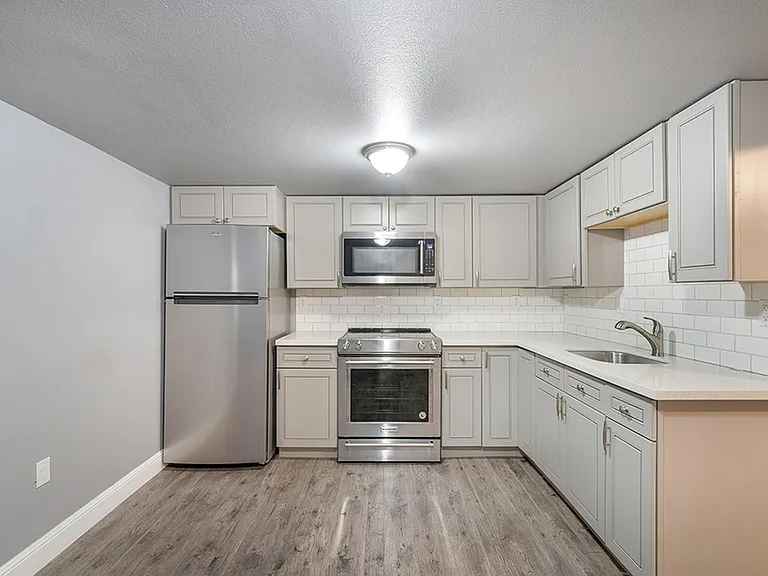 4833 NE 11th Ave #B — Photo 4