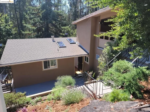 7086 Sayre Dr, Oakland, CA 94611