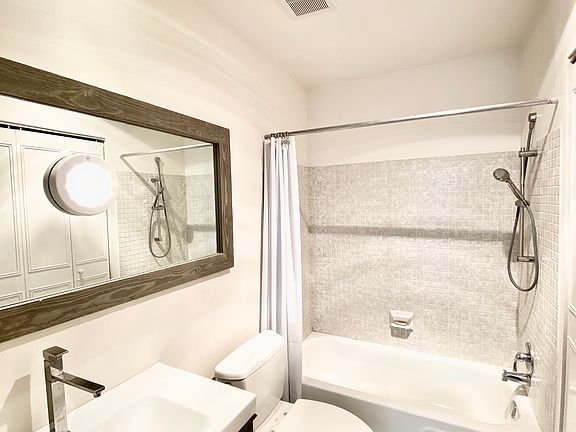 Second Bath w Laundry room