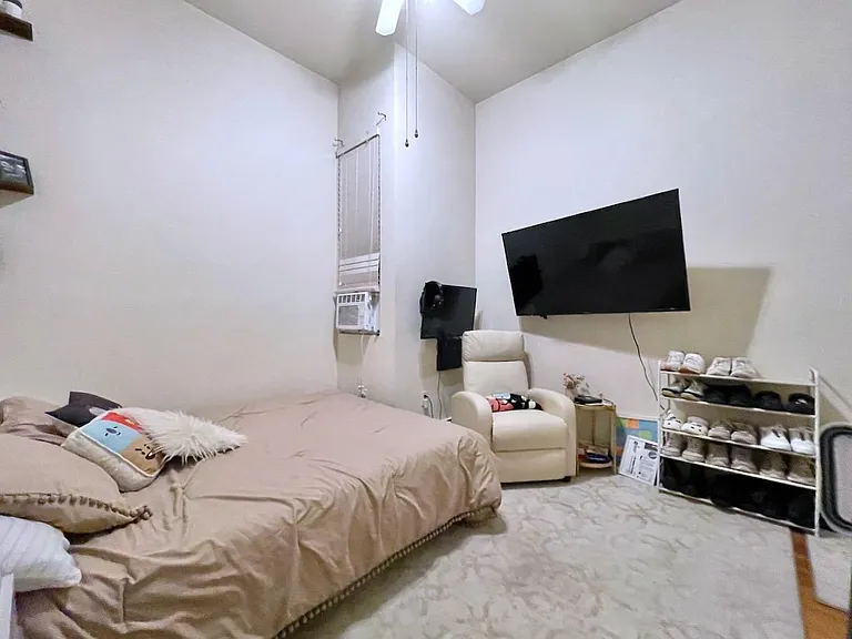 1035 Washington St #1R — Photo 10