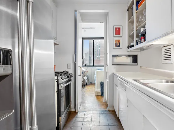 245 East 93rd Street 22C image 2 of 14