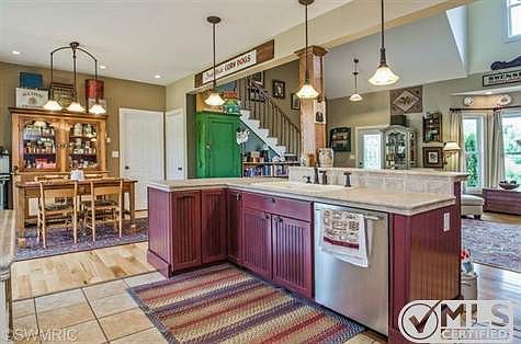 Open kitchen/dining