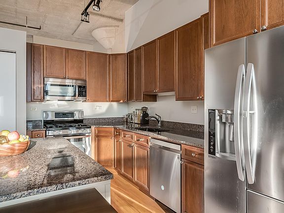 2nd image of 900 N Kingsbury St #70