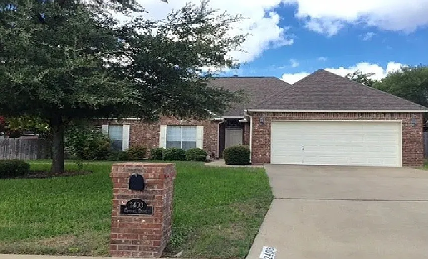 2403 Crystal Dr