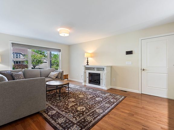 4th image of 210 Forest Street #6